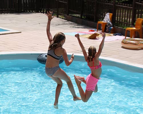 saut en piscine